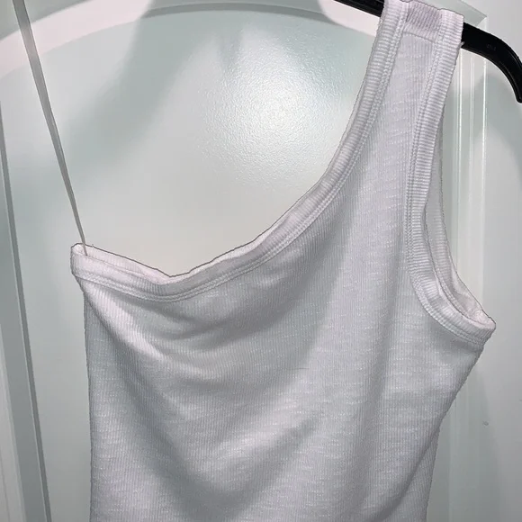 VYLETTE NEW SIZE SMALL WHITE ONE SHOULDER TANK TOP - Picture 2 of 6